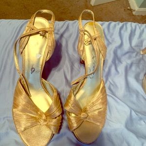 Gold comfortable heels